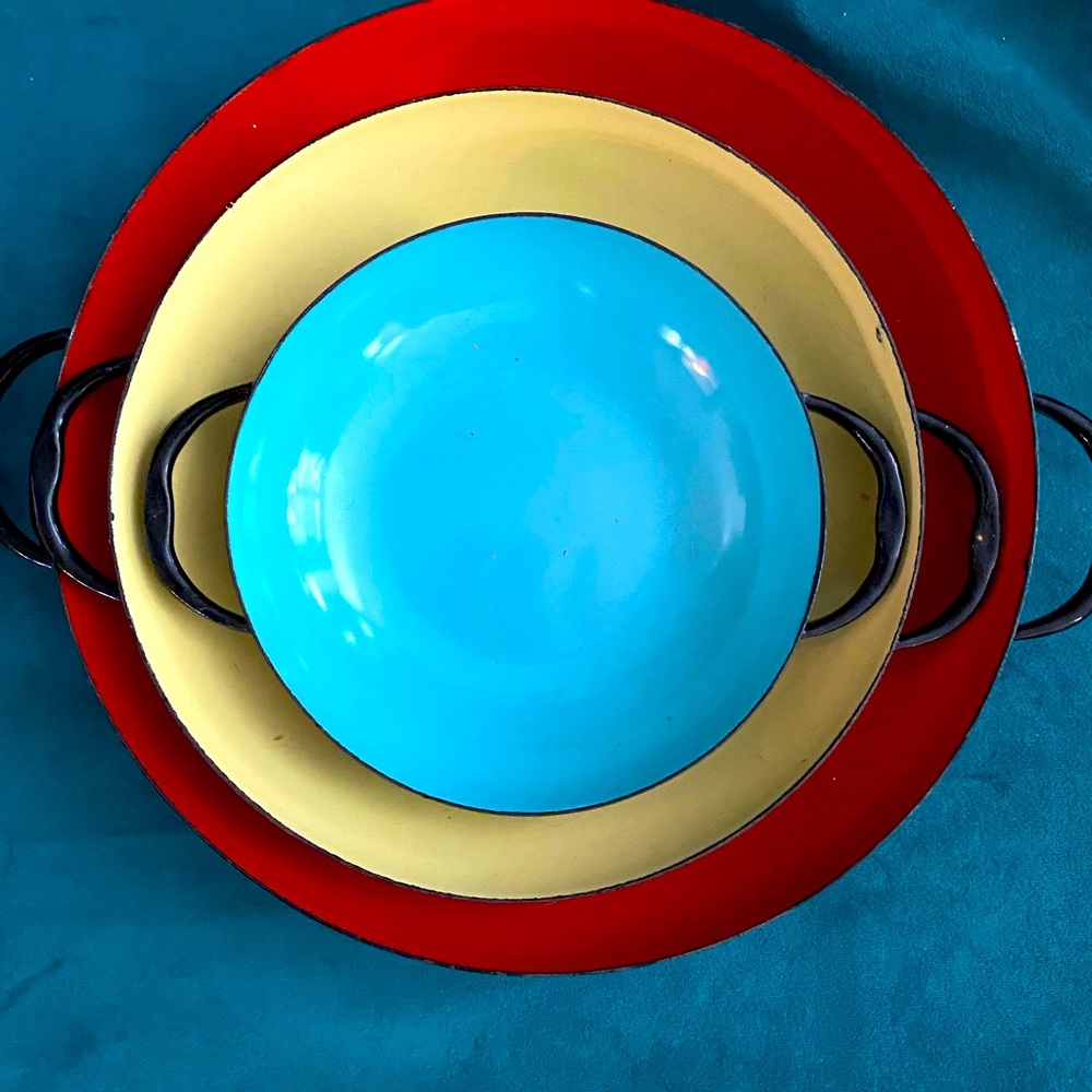 Vintage MCM Caravelle enameled pans - Sizzling Servers